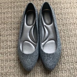 NWOT Kelly and Katie Grey Flats size 9